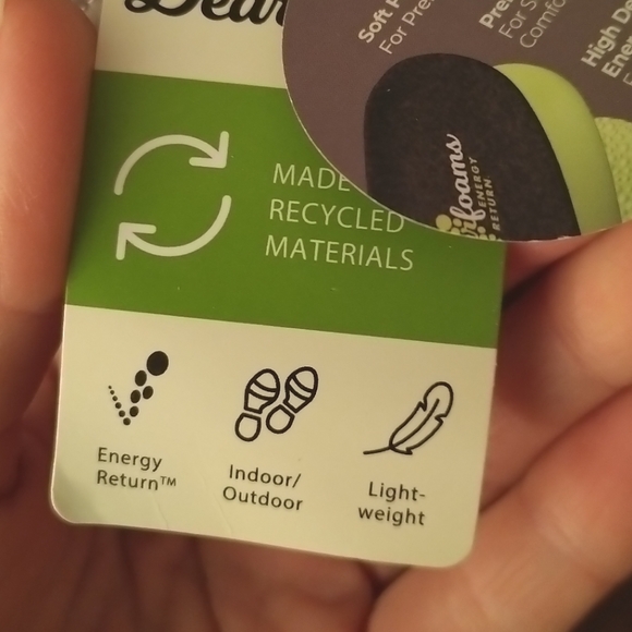 SOLD Dearfoams sneakers - Picture 7 of 8